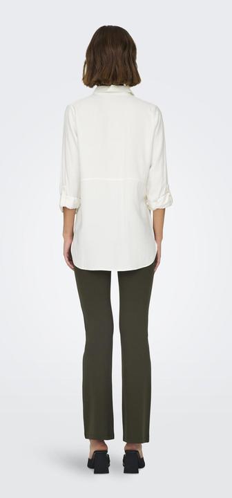Image du produit JdY Coupe normale Col chemise Poignets retournés Coupe volumineuse des manches Chemise (M)