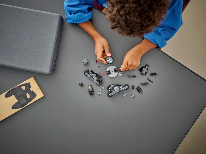 Image du produit LEGO Batman et Selina Kyle : course-poursuite à moto (76179, LEGO DC)