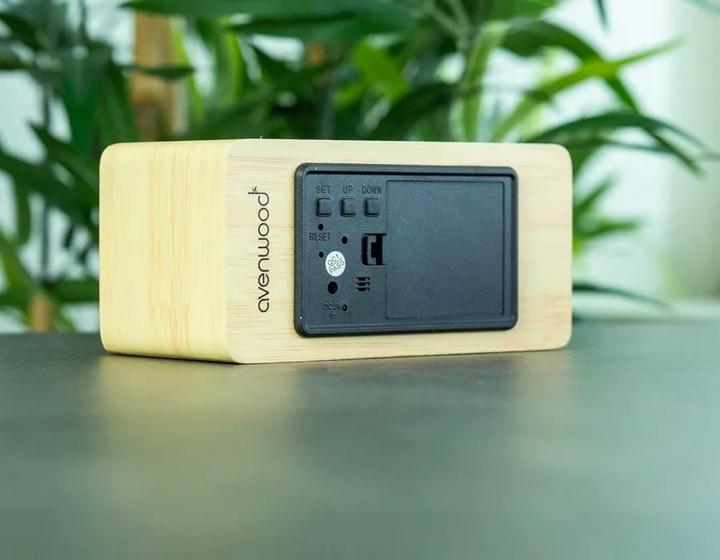 Actual product image Avenwood QI charging