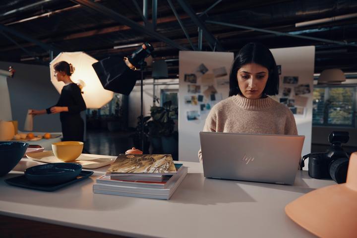 Produktbild HP EliteBook x360 830 G10 (13.30", Intel Core i7-1355U, 32 GB, 1000 GB, DE)