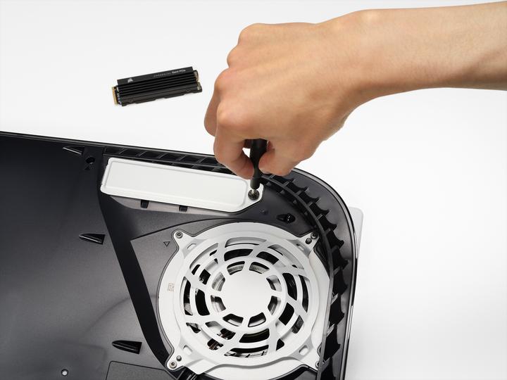 Actual product image Corsair MP600 PRO LPX (8000 GB, M.2 2280)