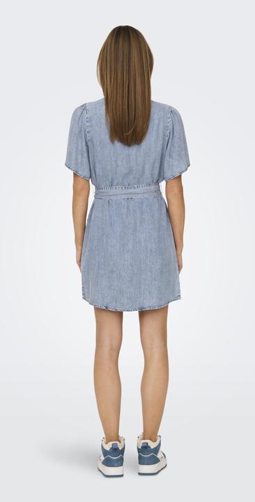 Produktbild Only Normal geschnitten Hemdkragen Kastige Ärmel Kurzes Kleid Jeanskleid (M)