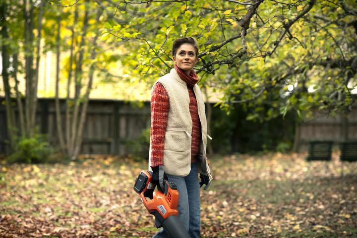 Actual product image Husqvarna Cordless leaf blower 230iB (Rechargeable battery operated, Leaf vacuums)