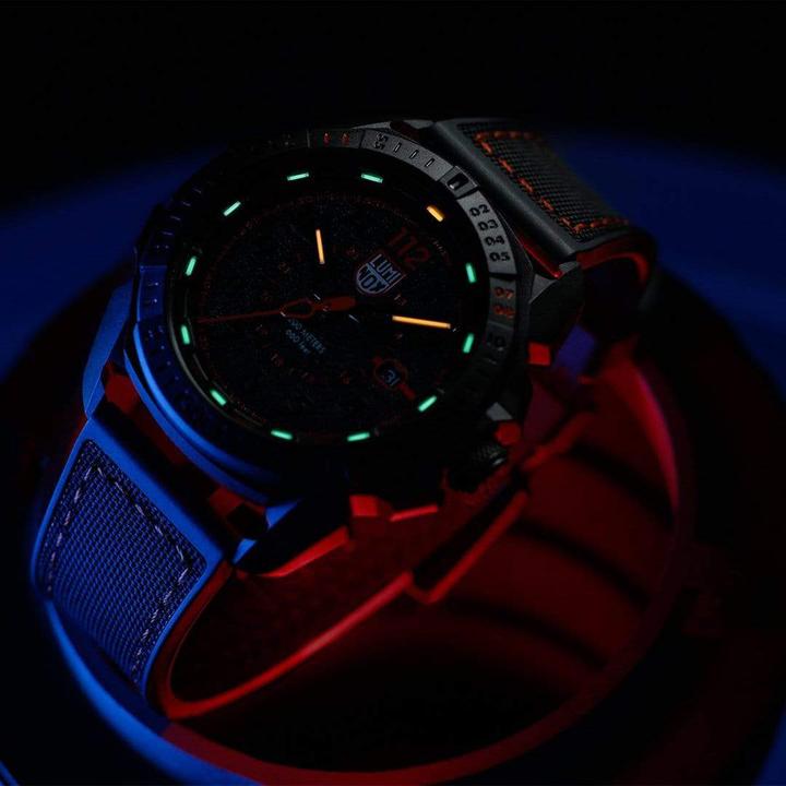 Actual product image Luminox Ice-Sar Arctic 1000 Series (Analogue wristwatch, Swiss made, 46 mm)