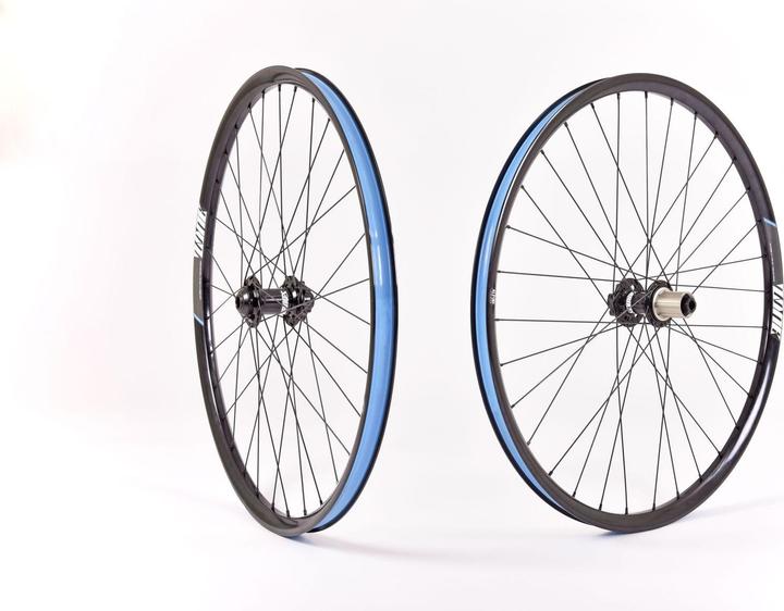 Actual product image DMR Zone Disc Wheel Front, 27.5", 20/15mm, 32 H., black/black (Wheelset, 27.5")
