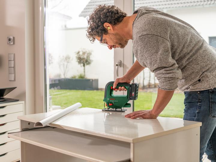Actual product image Bosch Home & Garden UniversalSaw 18V-100