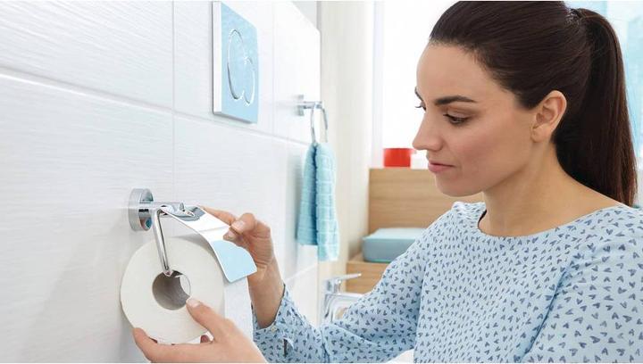 Produktbild tesa SMOOZ WC-Papierrollenhalter inkl. Klebelösung ohne Bohren