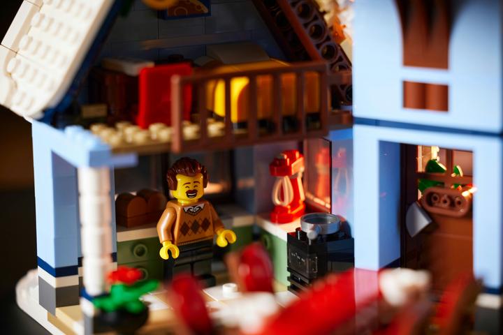 Actual product image LEGO Visit of Santa Claus (10293, LEGO Creator Expert, LEGO Rare Sets)