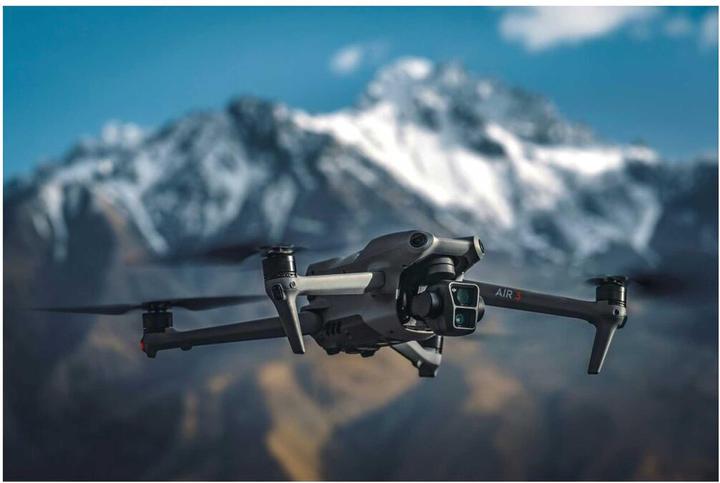 Produktbild DJI Air 3 Fly More Combo (RC-N2) (46 min, 720 g, 48 Mpx)