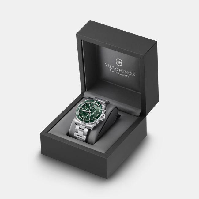 Actual product image Victorinox Maverick Chrono 43, GRN dial, GRY SST br (Chronograph, 43 mm)