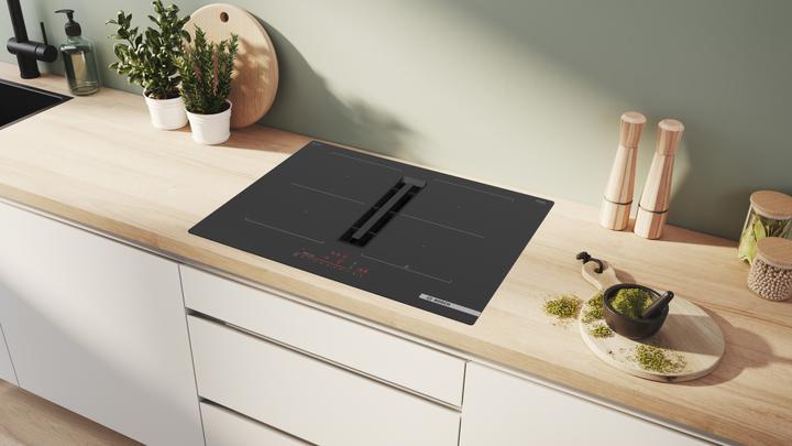 Actual product image Bosch Hausgeräte Series 6, hob with extractor hood (induction), 70 cm, frameless surface-mounted, PVQ711H26E