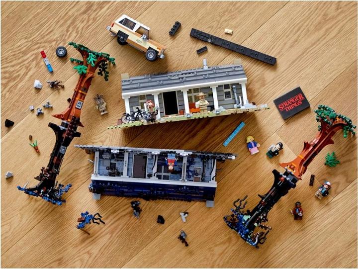 Actual product image LEGO Stranger Things: The other side (75810, LEGO Stranger Things)