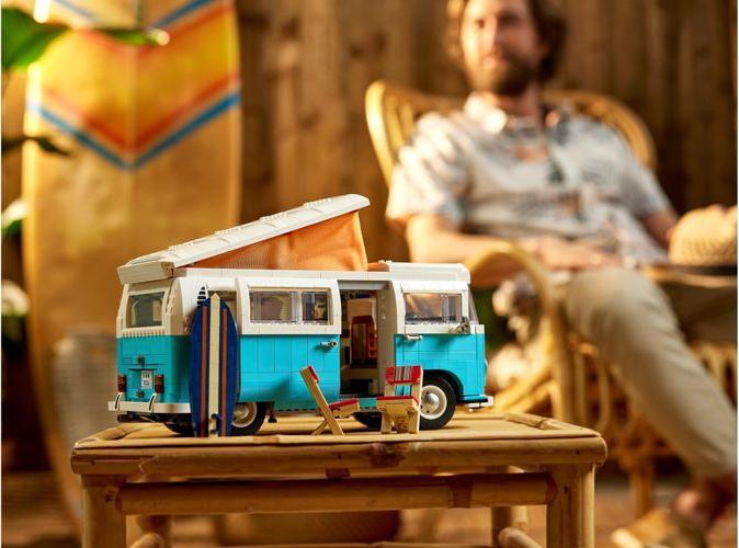 Actual product image LEGO Volkswagen T2 Camping Bus (10279, LEGO Creator Expert, LEGO Rare Sets)