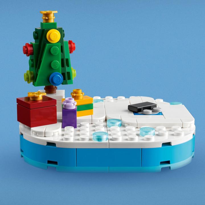 Actual product image LEGO Christmas penguin (40498, LEGO Icons, LEGO Rare Sets)
