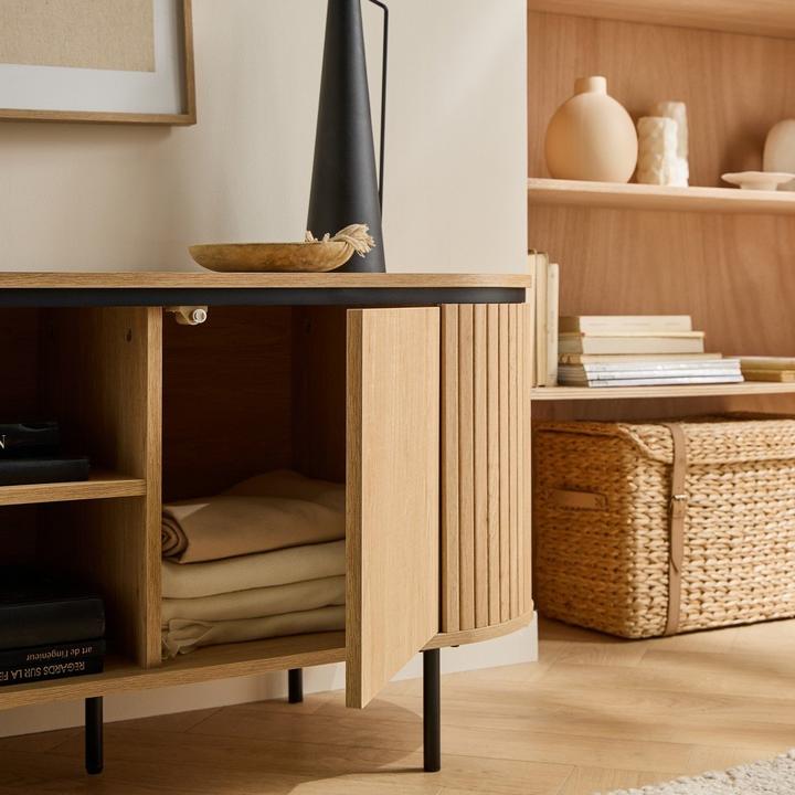 Image du produit CaliCosy Meuble TV 2 portes avec côtés effet rainuré L150 cm - MALAGA (150 x 40 x 55 cm)