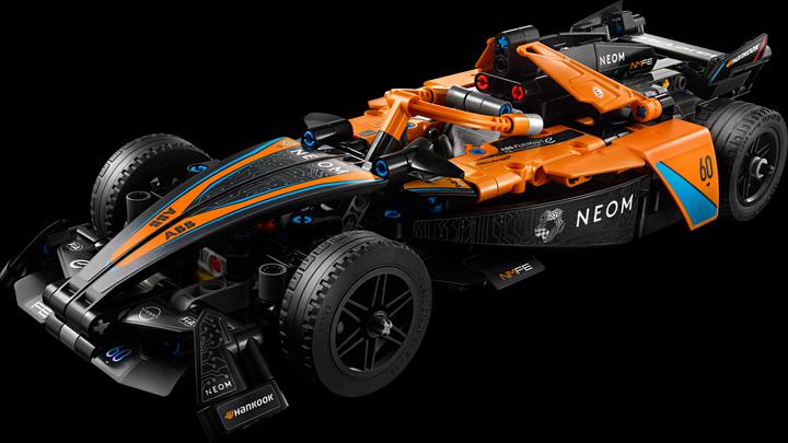Actual product image LEGO NEOM McLaren Formula E Race Car (42169, LEGO Technic)