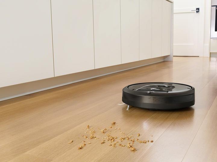 Produktbild iRobot Roomba i7+ Schwarz (Saugroboter)