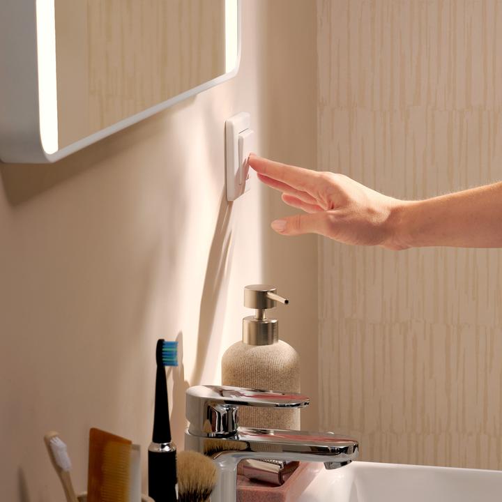 Produktbild hansgrohe Xarita Lite Q Spiegel, seitliche LED-Belechtung, 800x30x700mm, Wandschalter