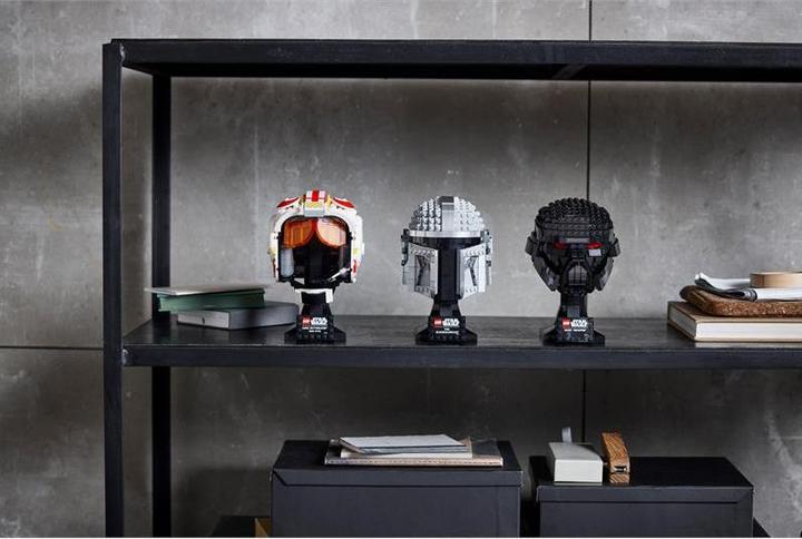 Actual product image LEGO Mandalorian helmet (75328, LEGO Star Wars)