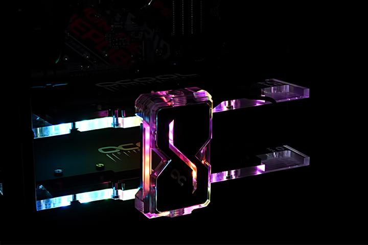 Produktbild Alphacool GPX SLI Connector Dual - Plexi - Addressable RGB - 3 PCI-E Space