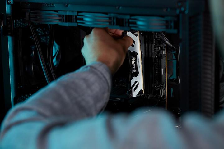 Image du produit Kingston 16Go 7600MT/s DDR5 CL38 DIMM FURY Renegade Silver XMP (1 x 16GB, 7600 MHz, RAM DDR5, DIMM)