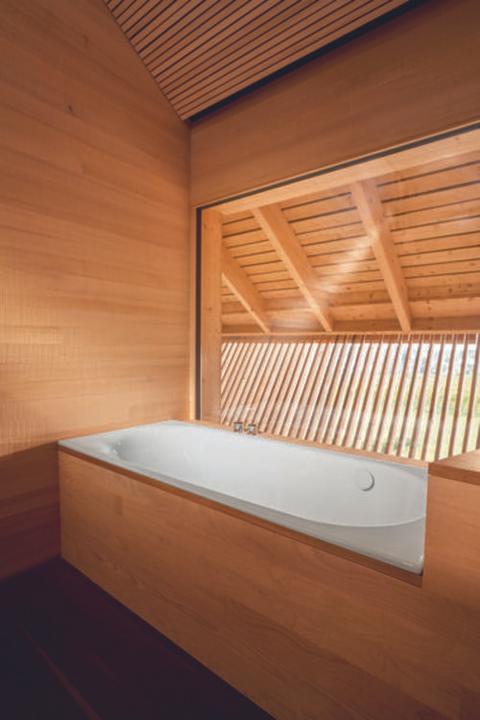 Actual product image Bette Comodo bathtub, 170 x 80 cm, 1643-, lateral overflow at the back (155 l, 170 cm, 80 cm)