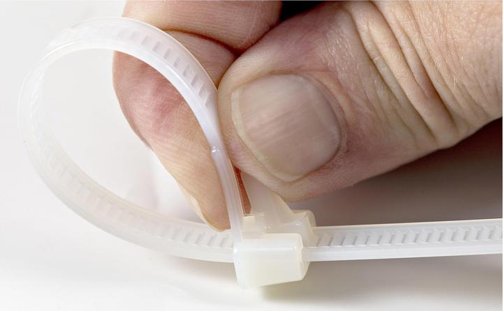 Produktbild StarTech 15cm(6") Reusable Cable Ties, 7mm(1/4") wide, 35mm(1-3/8") Bundle Dia. 22kg(50lb (Kunststoffkabelbinder, 150 mm, 100 Stk.)