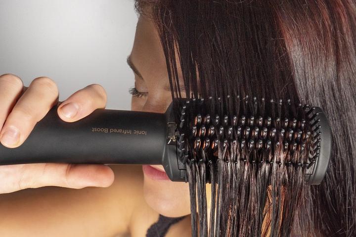 Immagine prodotto Concept VH6040 Apparecchiatura per lo styling dei capelli Spazzola ad aria calda a vapore Nero Bronzo 550 W