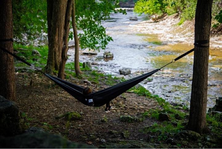 Immagine prodotto Vivere Amaca Parachute Hammock nero/grigio (181 kg)