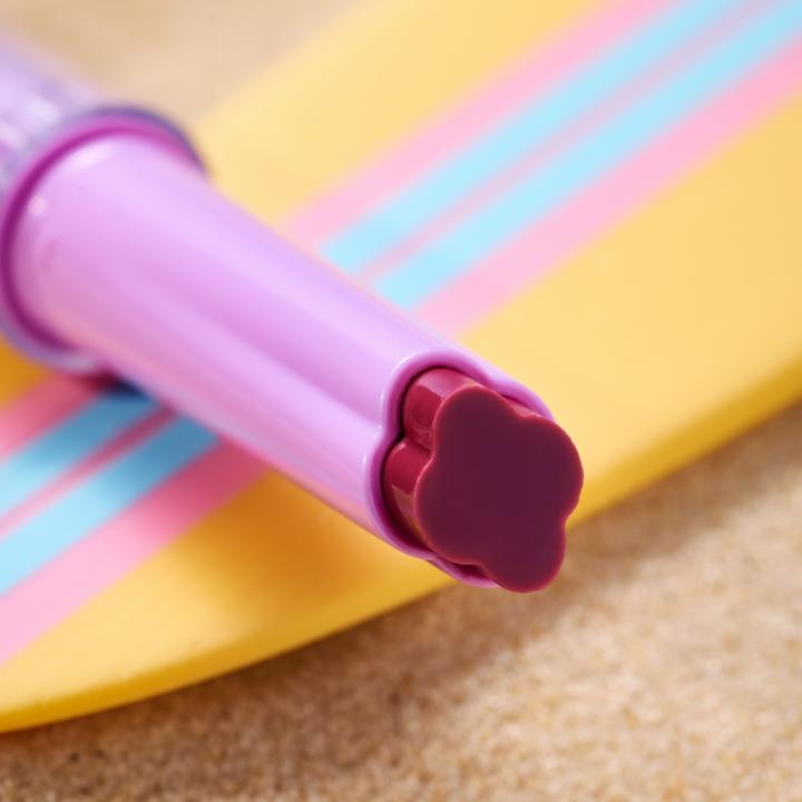Actual product image essence aloha, babes! gloss in stick