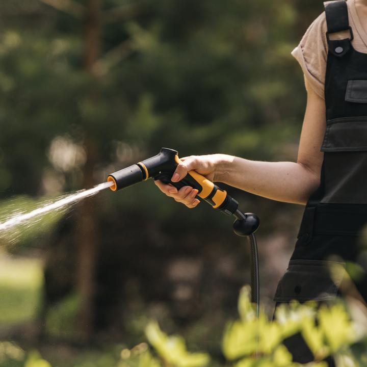 Image du produit Fiskars Pistolet pulvérisateur, 2 fonctions, Débit réglable en continu, Avec régulateur frontal et commande