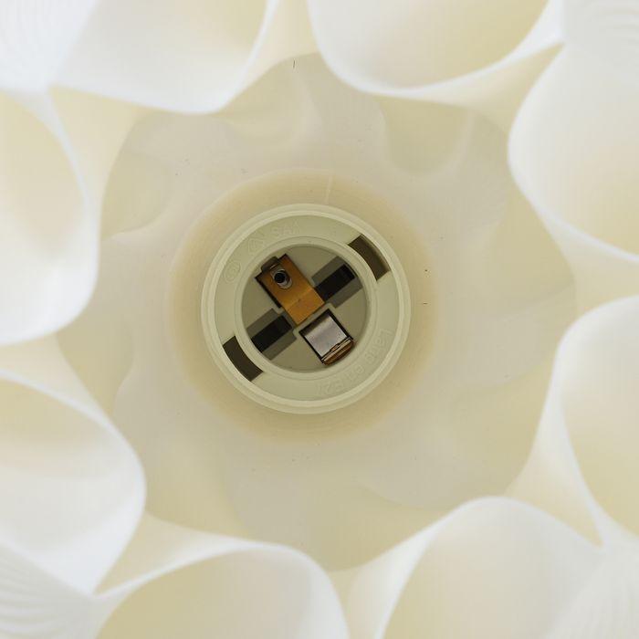 Produktbild Swisshandel24 Tischlampe, LED Tischleuchte mit 3D-Druck blütenähnlichen Lampenschirm Weiss (450 lm, E27)