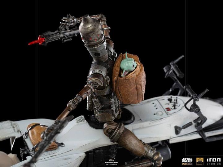 Actual product image Iron Studios Star Wars The Mandalorian statuette 1/10 Deluxe Art Scale IG-11 & The Child 20 cm