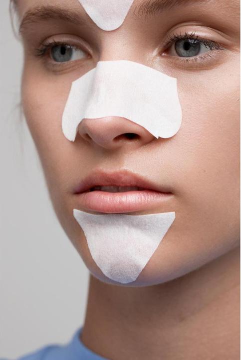 Actual product image NIVEA Skin-refining clear-up strips (Blackhead remover, 6000 ml)
