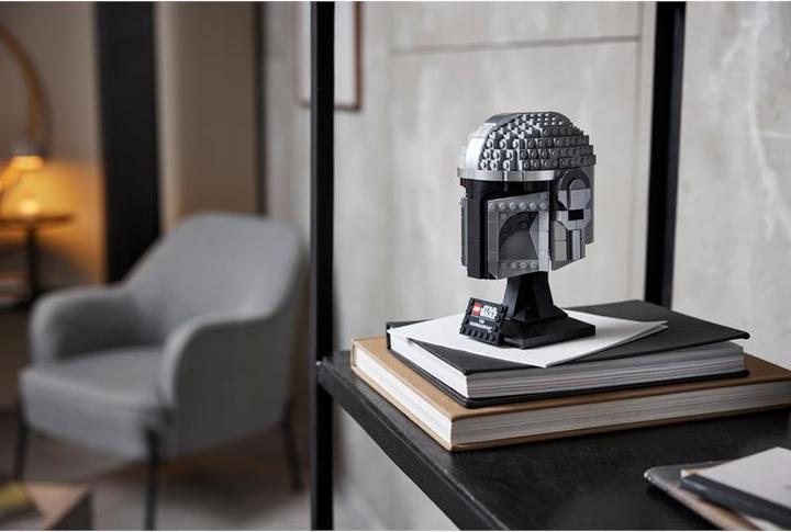Actual product image LEGO Mandalorian helmet (75328, LEGO Star Wars)