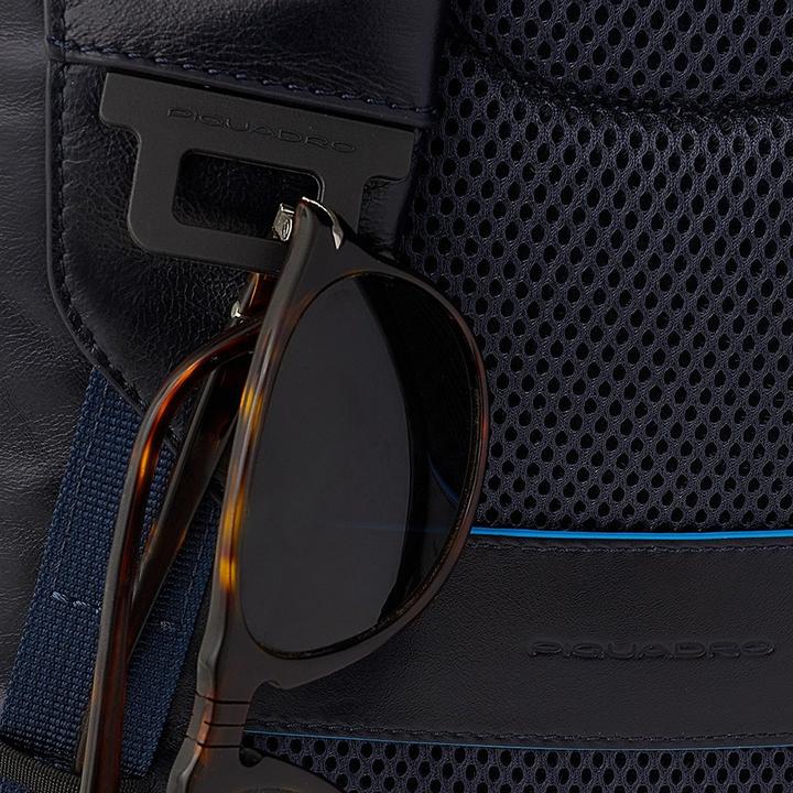 Produktbild Piquadro Blue Square - Laptoprucksack mit iPad®-Fach, RFID-Blocker (16 l)