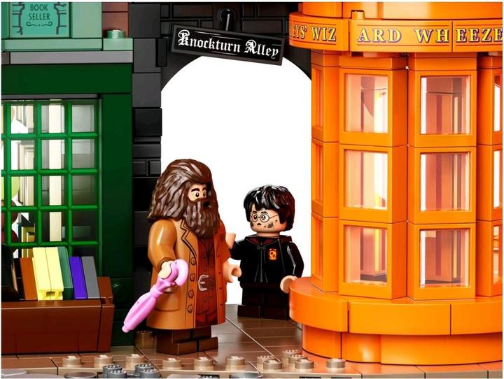 Actual product image LEGO Harry Potter Diagon Alley (75978, LEGO Harry Potter, LEGO Rare Sets)