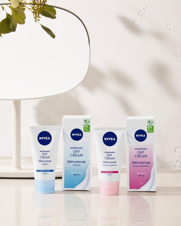 Produktbild NIVEA Erfrischende Tagescreme LSF 15 (50 ml, Tagescreme, SPF 15)