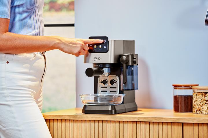 Actual product image Beko CEP5304X CaffeExperto Semi Automatic Espresso Coffee Machine with Integrated Milk Jug
