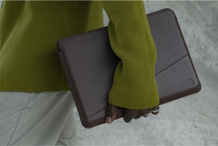 Produktbild Decoded Leder Frame Sleeve für MacBook 16" braun (15.98", Apple)