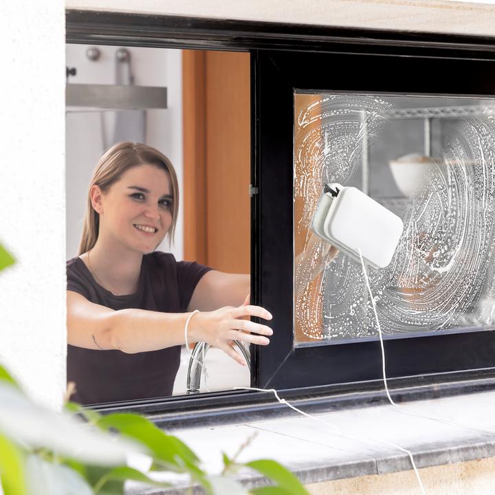 Actual product image InnovaGoods Magnetic window scraper