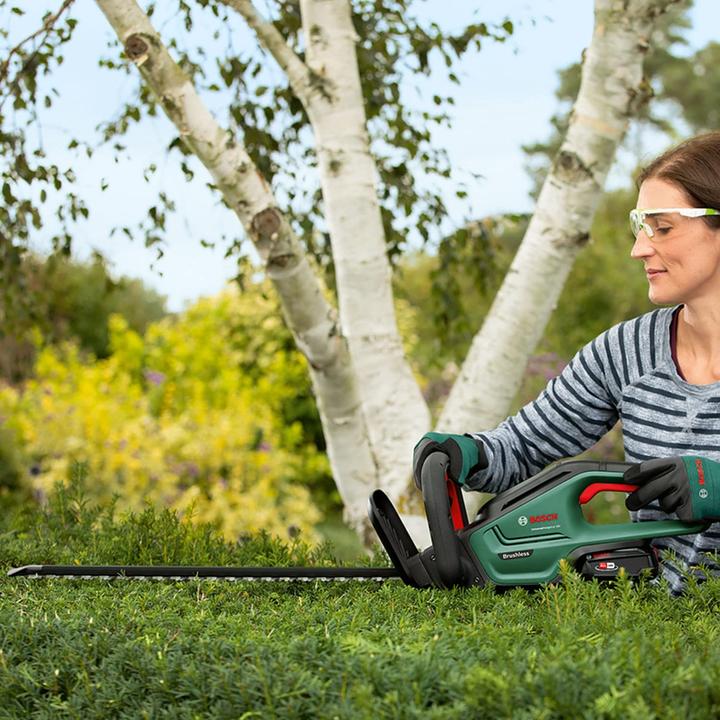 Produktbild Bosch Home & Garden UniversalHedgeCut 18V-50 (Akkuheckenschere)