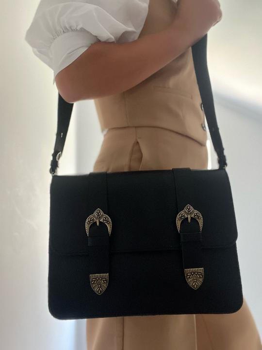 Only-Bags.Store Schwarze Leder-Umhängetasche, kleine Leder-Crossbody-Tasche, Geschenk für Sie, aus Vollnarbenleder