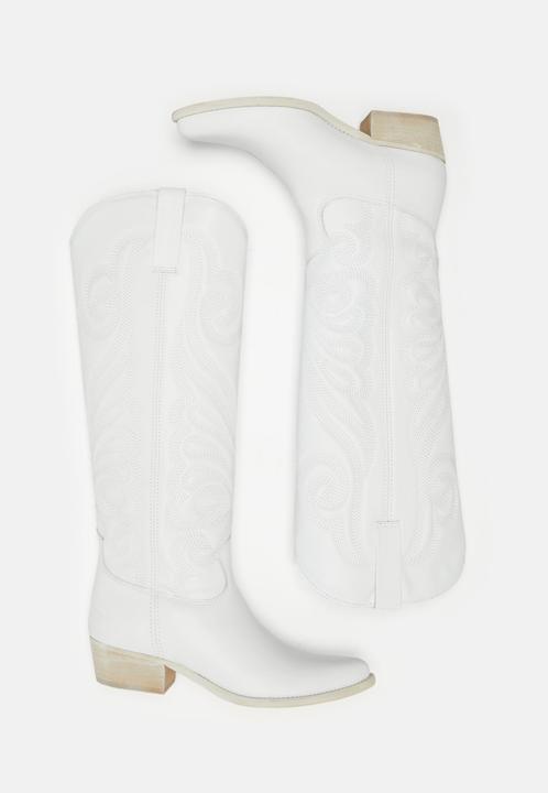 Actual product image Felmini The cowboy boot with heel from, is characterised by beautiful embroidery on the shaft (39)