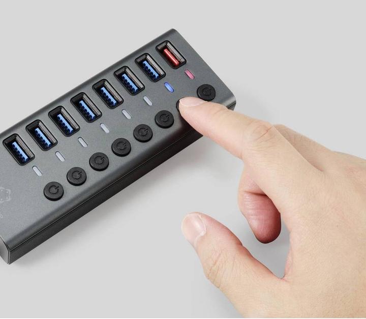 Image du produit Renkforce RF-HUB-380 Commutateur 8 ports USB 3.2 Gen 1 + Hub (USB 3.0) avec boîtier en aluminium Argent-Sc (USB-A, 8 Ports)