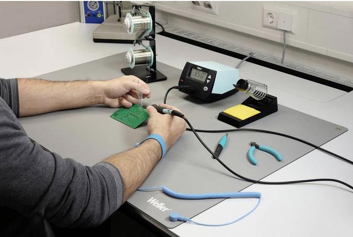 Actual product image Weller Erem Antistatic ESD premium tabletop soldering mat set with wrist strap and spiral cable