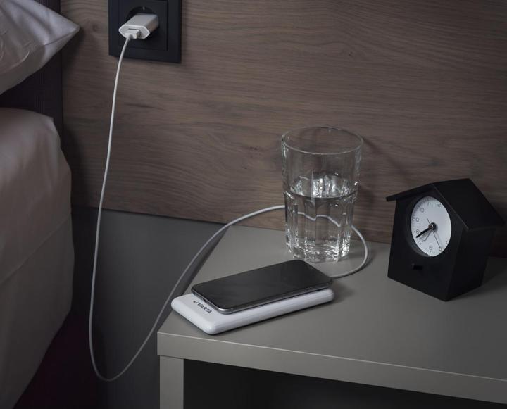 Actual product image Varta Wireless Power Bank (10000 mAh, 18 W, 18 Wh)