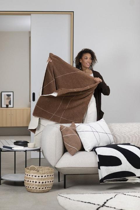 Actual product image David Fussenegger Blanket curved lines.02296350