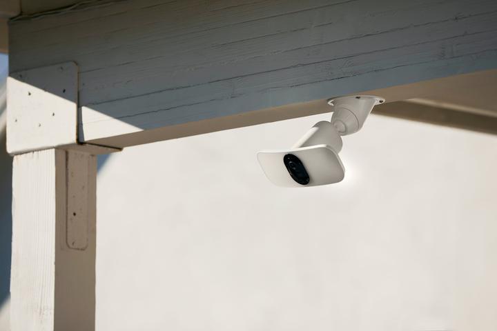 Produktbild Arlo Pro 3 Floodlight Kamera, weiss (2560 x 1440 Pixels)