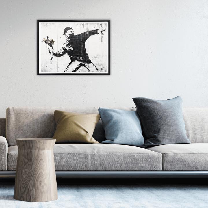 Produktbild Trenddeko Poster Banksy – Der Blumenwerfer 60 x 50 cm, Papier (60 x 50 cm)